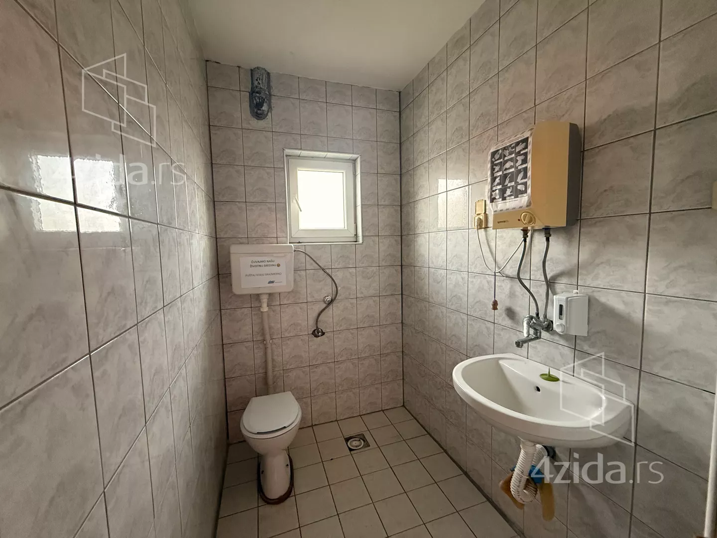 Poslovna zgrada | 4zida