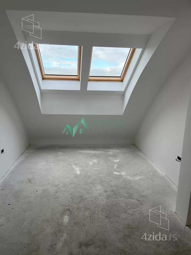 Četvoroiposoban stan | 4zida