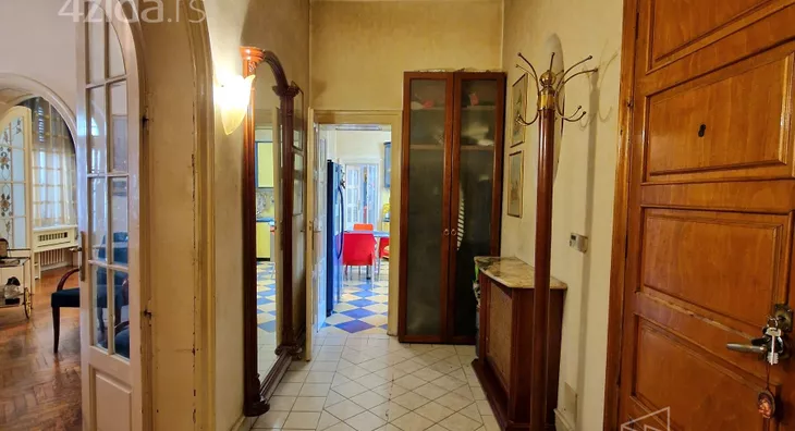 Šestosoban stan | 4zida