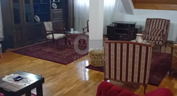 Šestoiposoban stan | 4zida