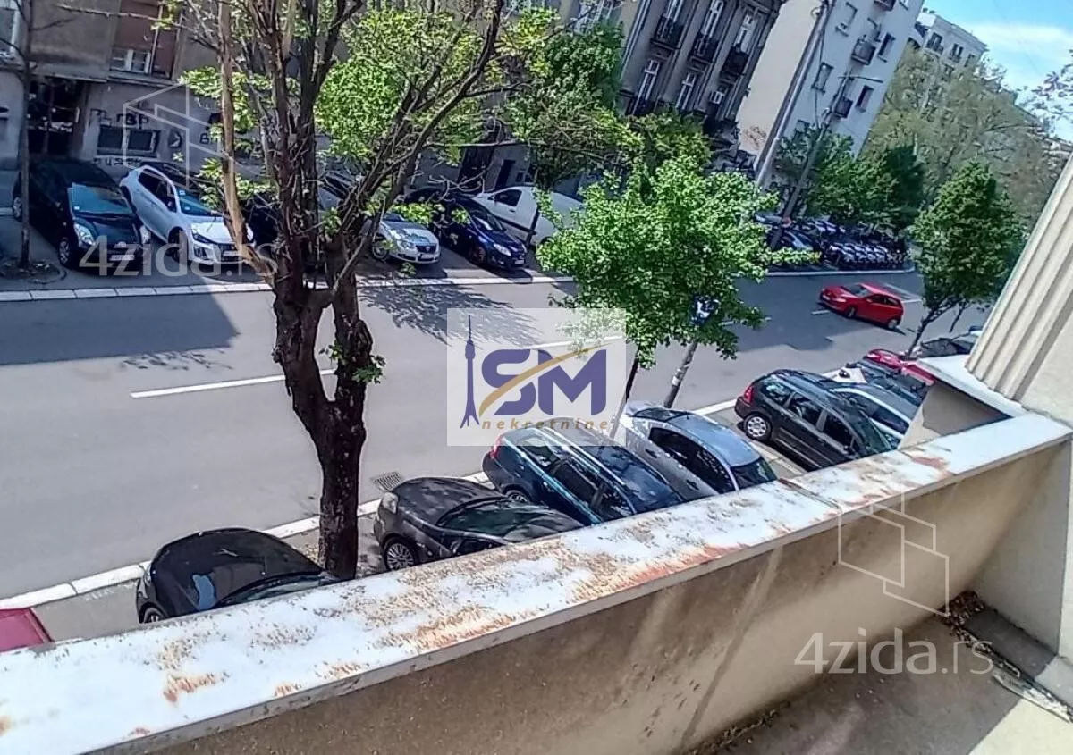 Šestosoban stan | 4zida