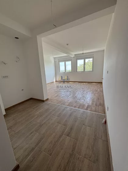 Surčin (mesto) | 4zida.rs