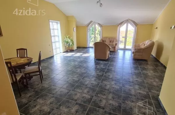 Petosoban stan | 4zida