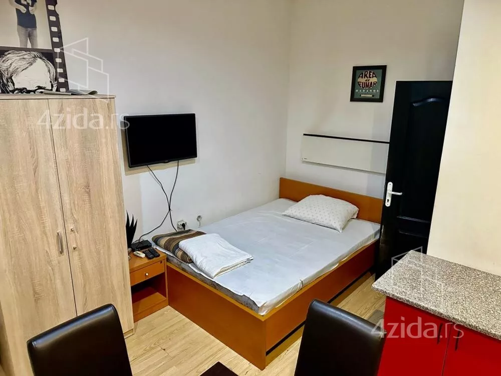 Poslovna zgrada | 4zida