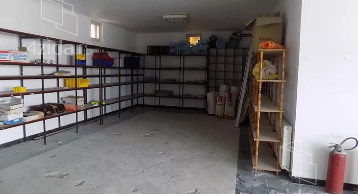 Poslovna zgrada | 4zida