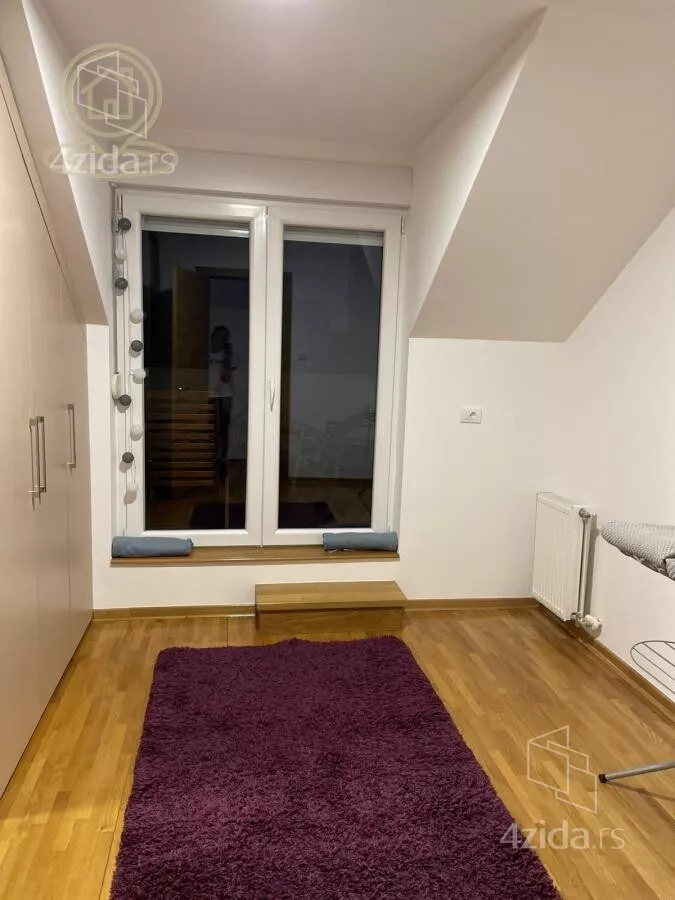 Petosoban stan | 4zida