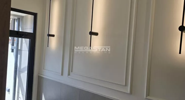 Četvoroiposoban stan | 4zida