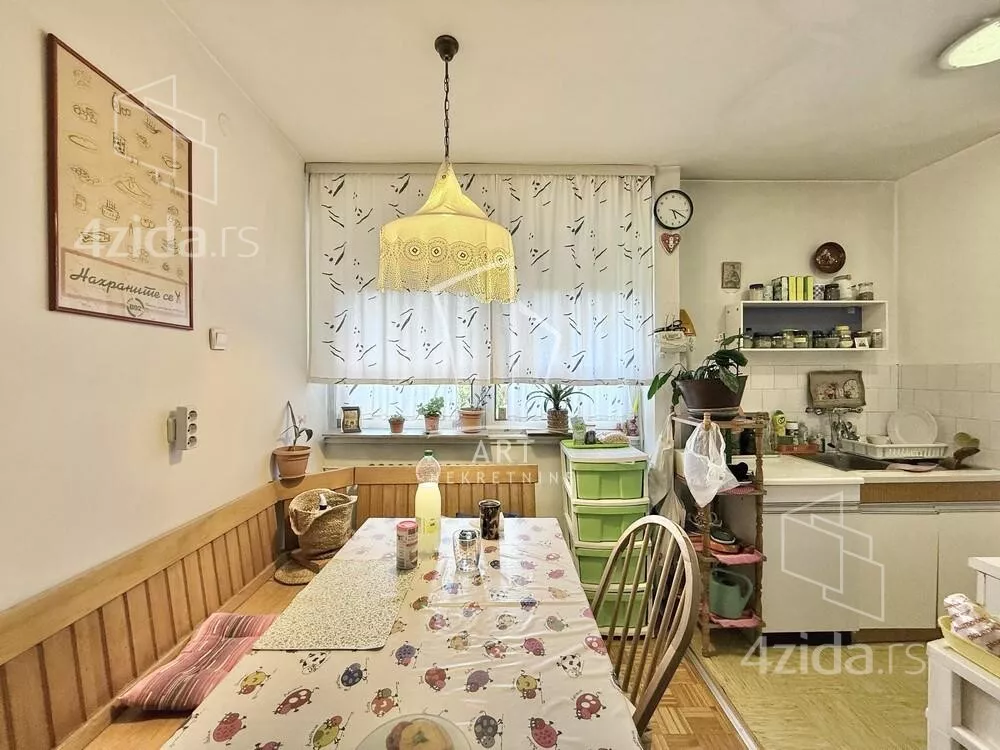 Troiposoban stan | 4zida