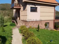 Kusovac , Okolne lokacije, Knić | 4zida.rs