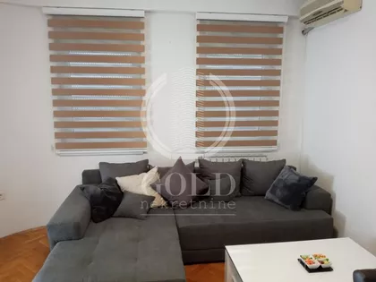 Petra Drapšina | 4zida.rs