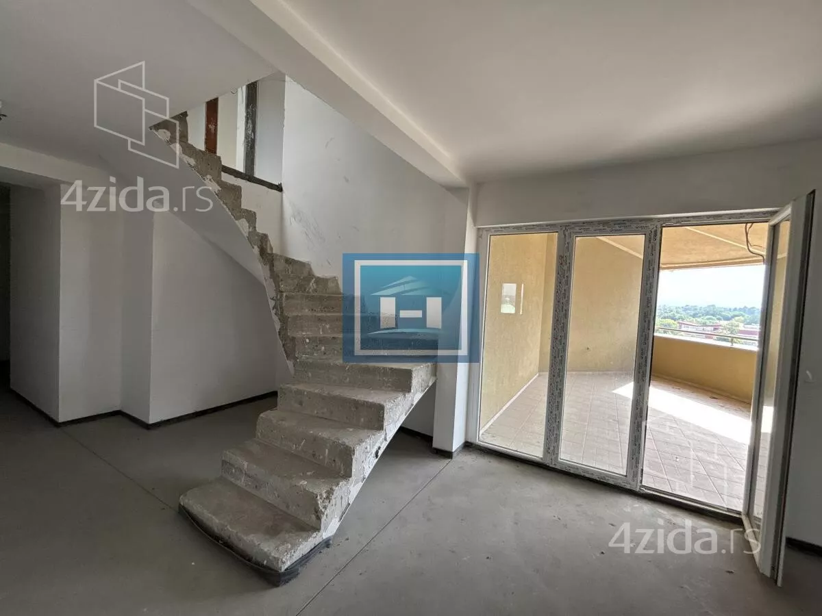 Šestosoban stan | 4zida
