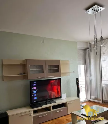 ŠKOLSKA | 4zida.rs