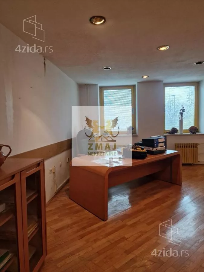 Poslovna zgrada | 4zida