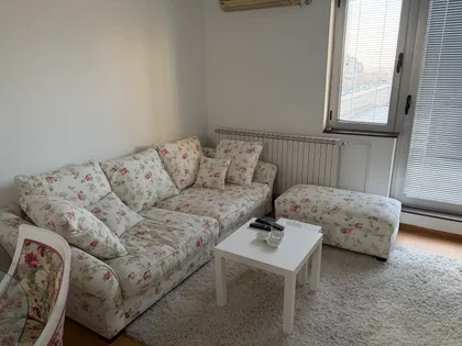 Trgovačka 7 | 4zida.rs