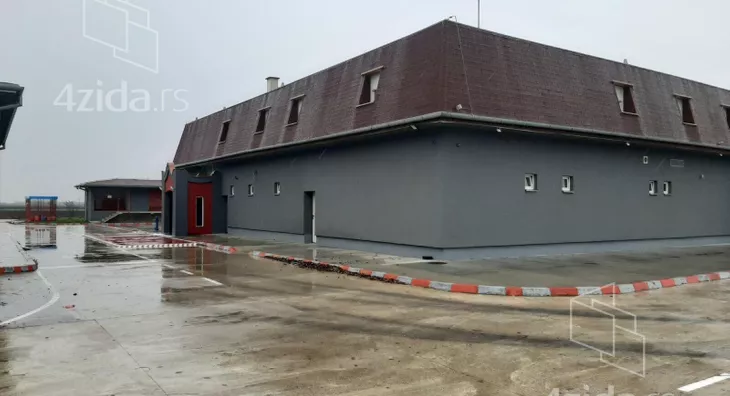 Poslovna zgrada | 4zida