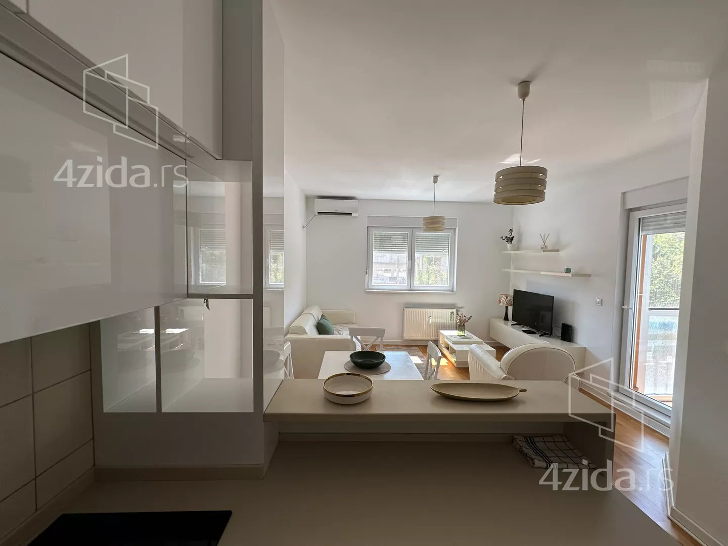 Dvoiposoban stan | 4zida