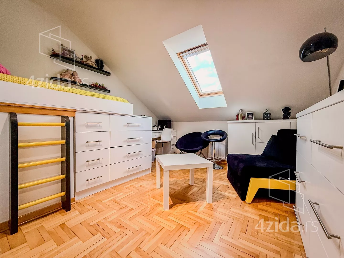 Dvoiposoban stan | 4zida