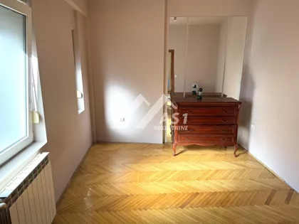 Zmaj Jovina | 4zida.rs
