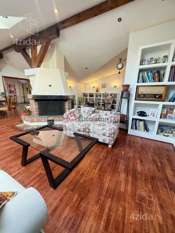 Petosoban stan | 4zida