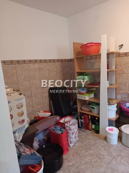 Vase Ostojića | 4zida.rs