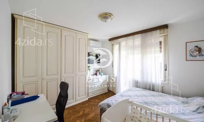 Četvoroiposoban stan | 4zida