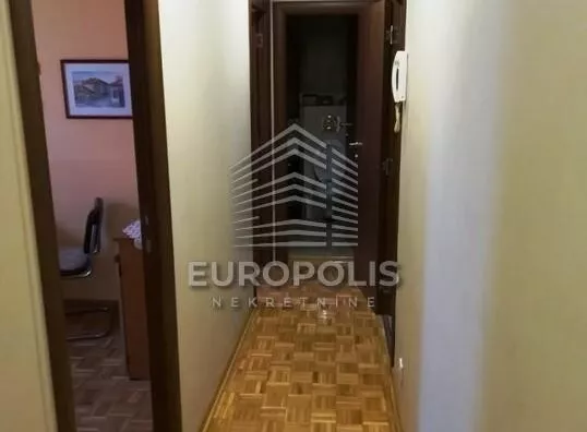 Šestosoban stan | 4zida