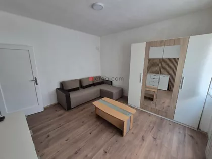 Crveni Pevac | 4zida.rs