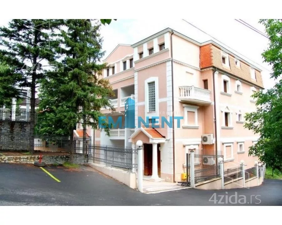 Sedmosoban stan | 4zida