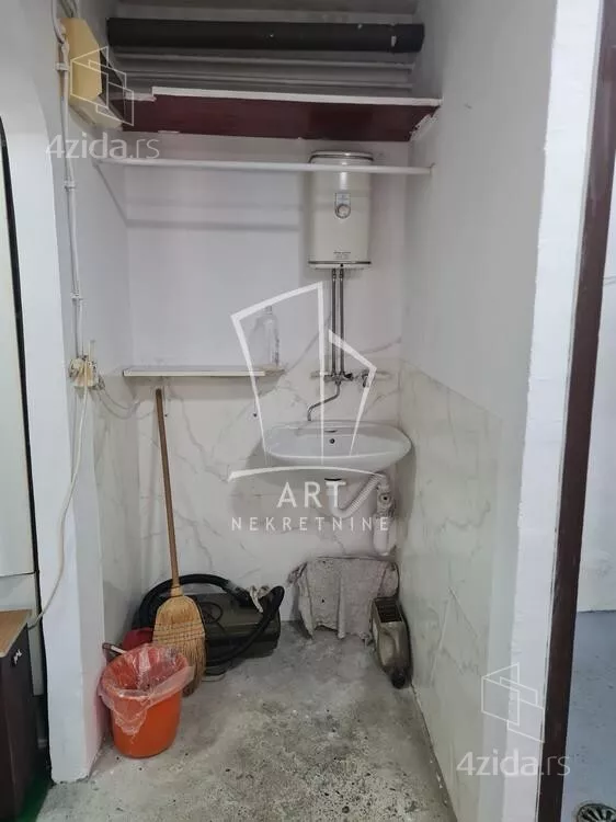 Lokal | 4zida