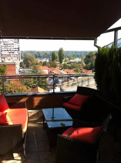 Prve Pruge | 4zida.rs