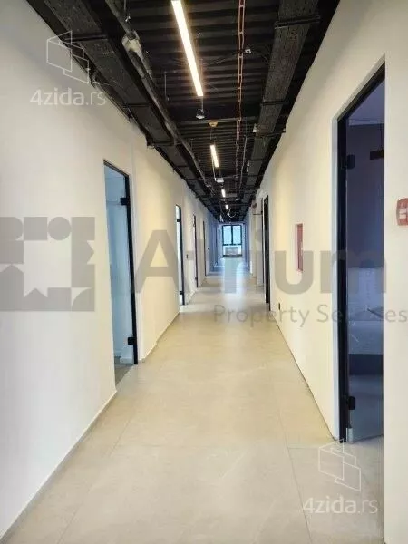 Poslovna zgrada | 4zida