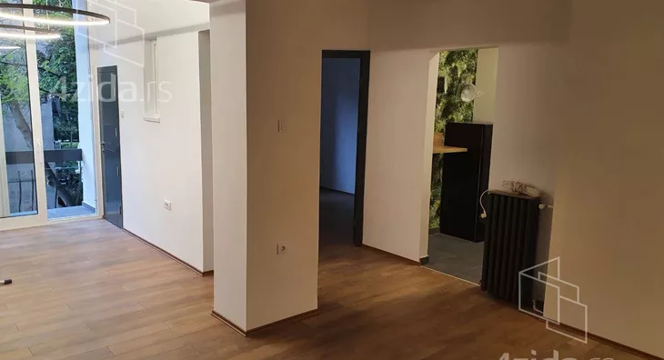 Četvoroiposoban stan | 4zida