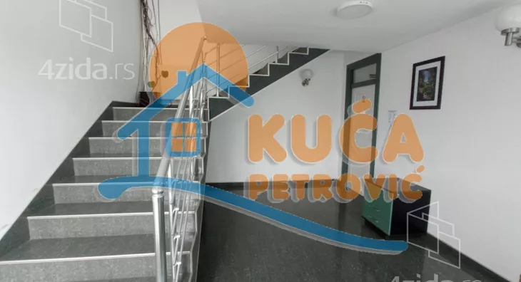 Lokal | 4zida