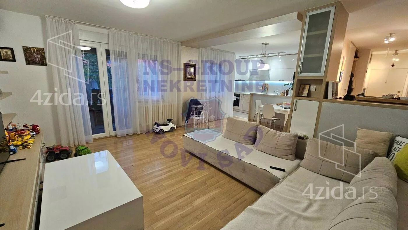 Troiposoban stan | 4zida