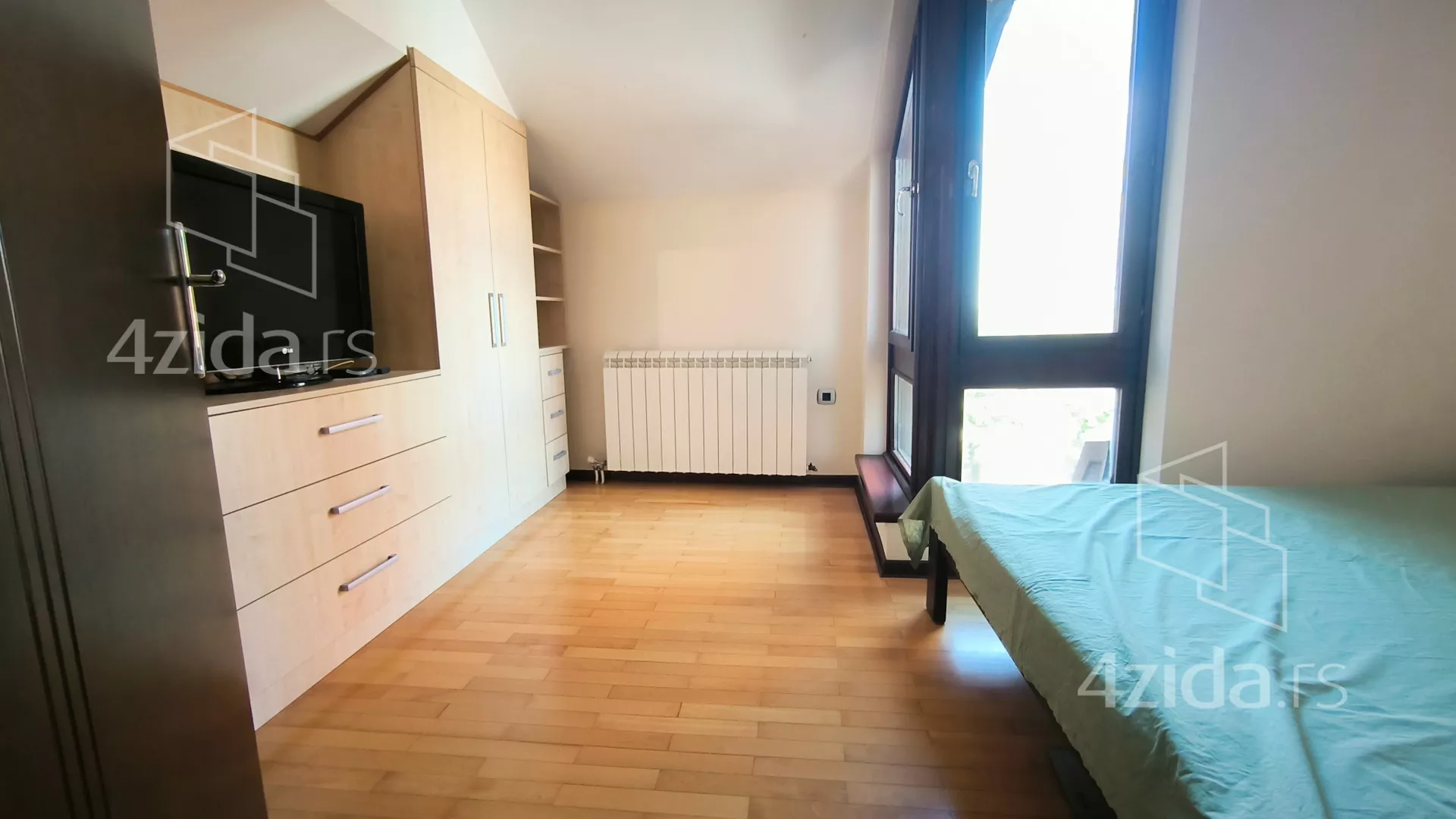 Petosoban stan | 4zida