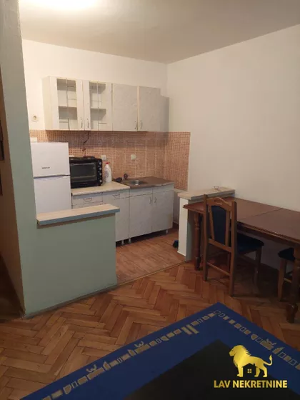 DEVET JUGOVIĆA | 4zida.rs