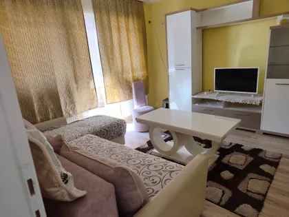 13. Oktobar 5 | 4zida.rs