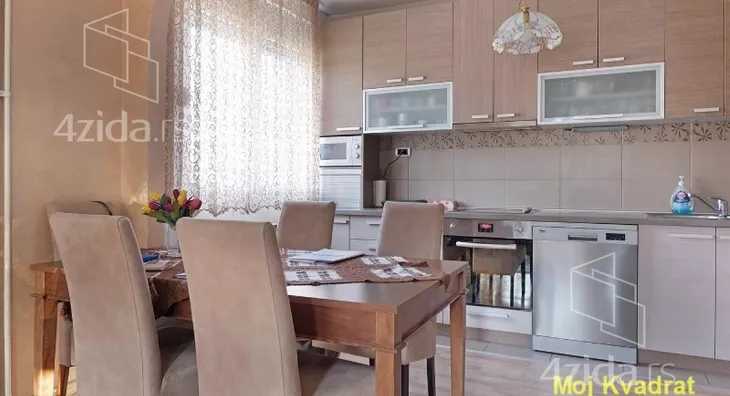 Šestosoban stan | 4zida