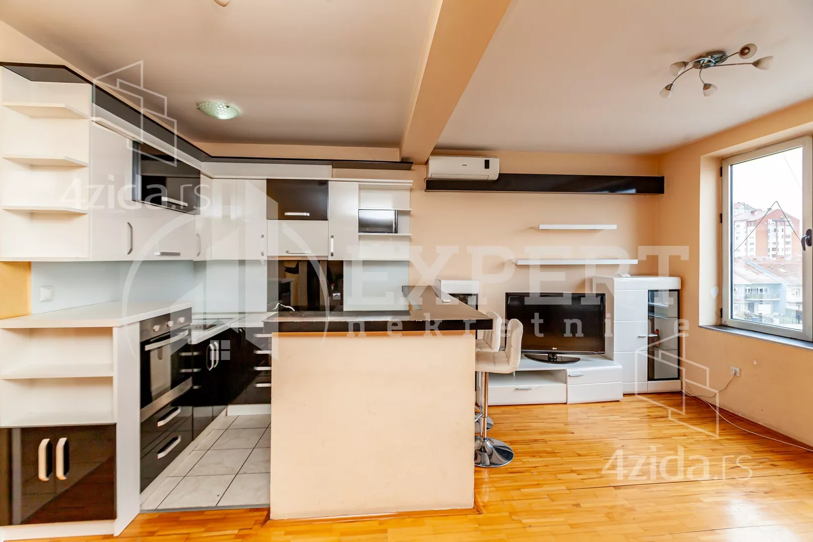 Troiposoban stan | 4zida