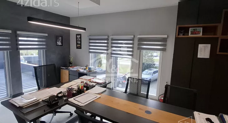 Poslovna zgrada | 4zida