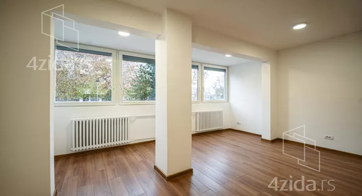 Četvoroiposoban stan | 4zida