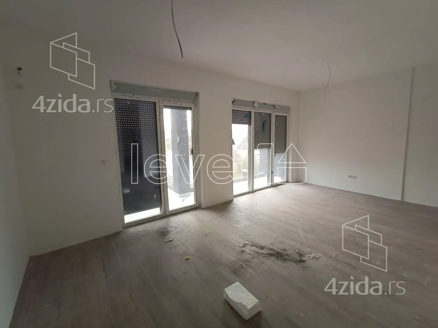 Troiposoban stan | 4zida