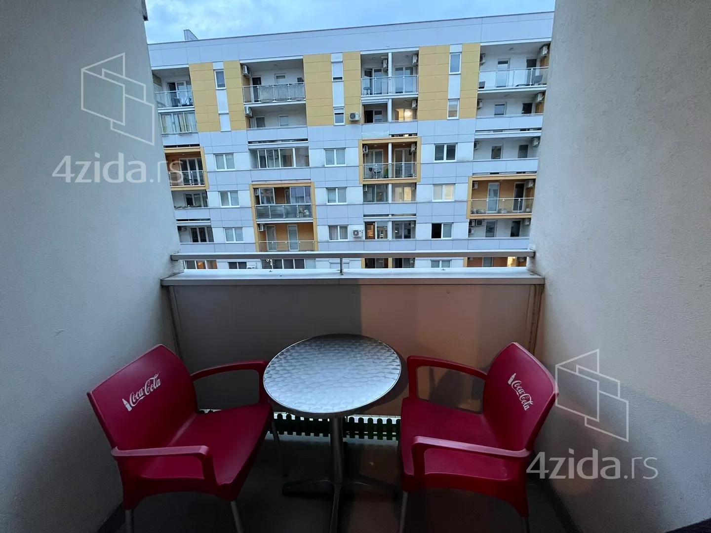 Jednoiposoban stan | 4zida