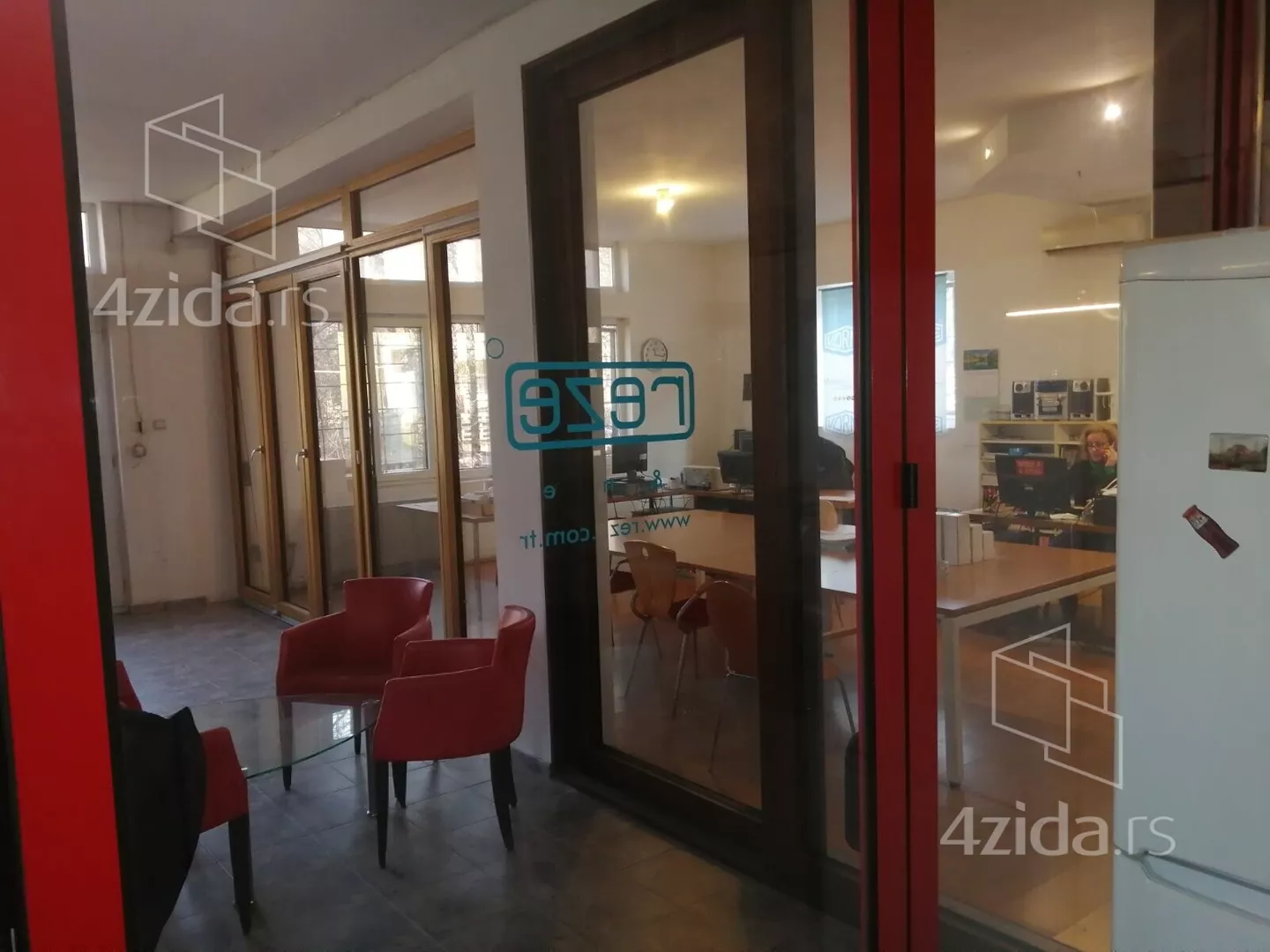 Poslovna zgrada | 4zida