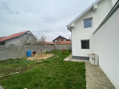 Surčin (mesto) | 4zida.rs