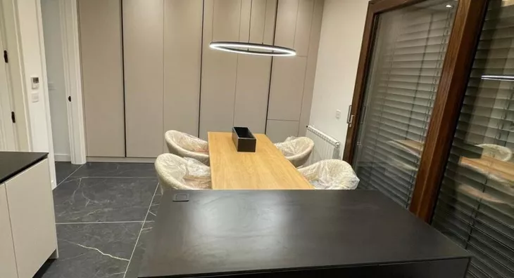 Šestoiposoban stan | 4zida