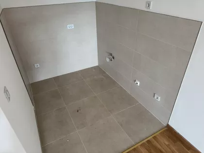 Pećka 16 | 4zida.rs