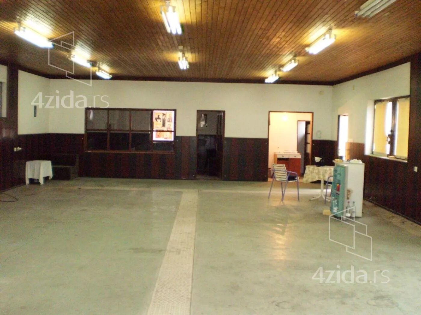 Poslovna zgrada | 4zida