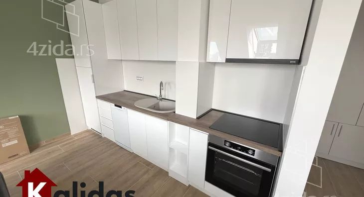 Šestosoban stan | 4zida