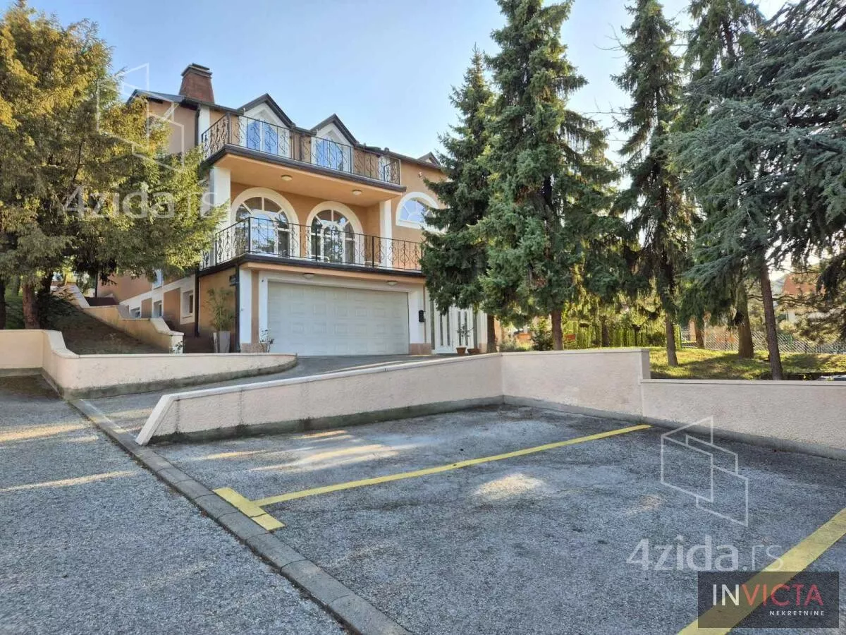 Petosoban stan | 4zida